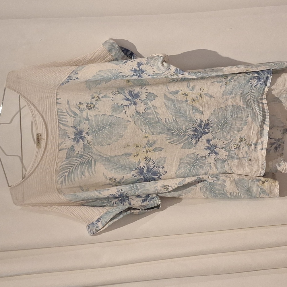 Lungo L'Arno Blue Floral On White Linen Shortsleeve Top